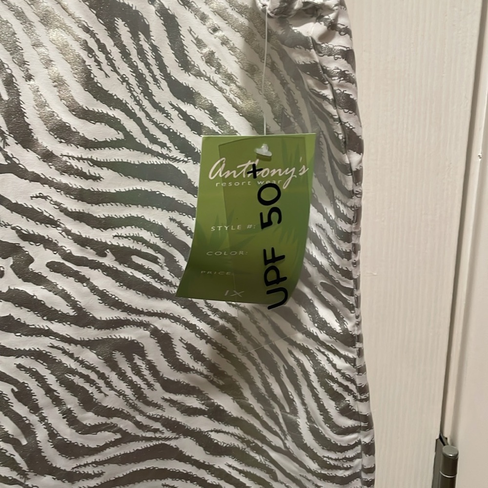 Chic Zebra Pattern Ruffle Blouse - White and Gray - Picture 5 of 6